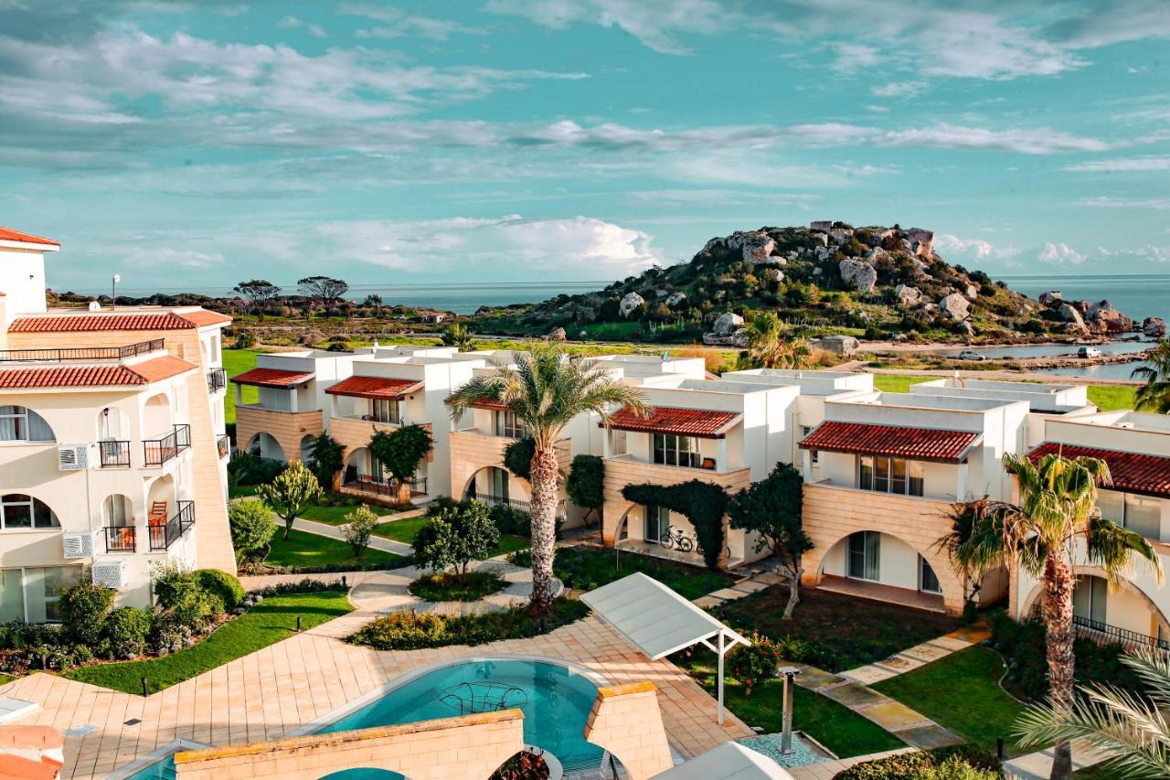 Fantastic 4 Cyprus First Line Beachfront Διαμέρισμα *